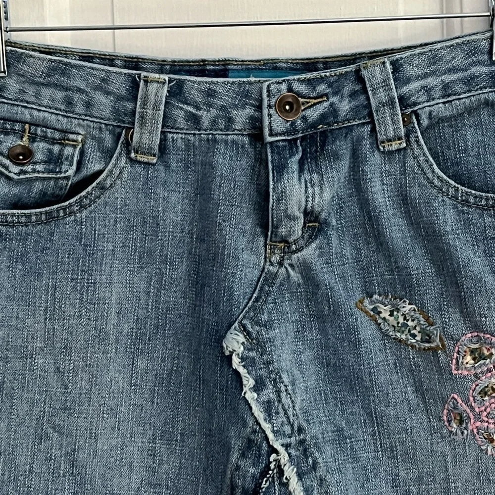 Delias Distressed embroidered Denim Skirt Size 9 Juniors Vintage